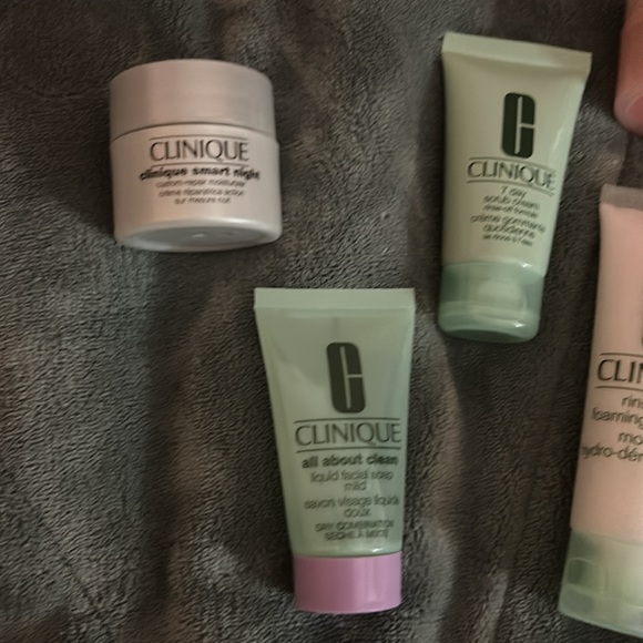 Clinique Set - Picture 7 of 9